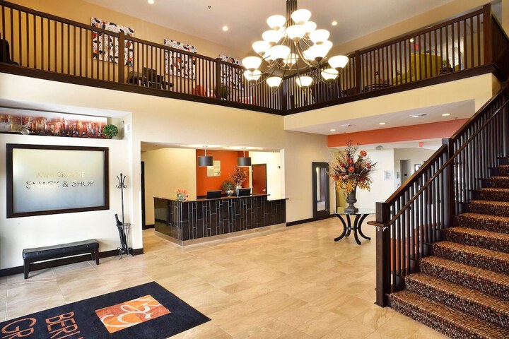 Lobby lounge
