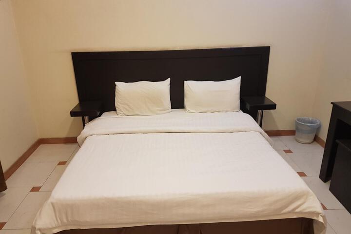 Room 2 of 5