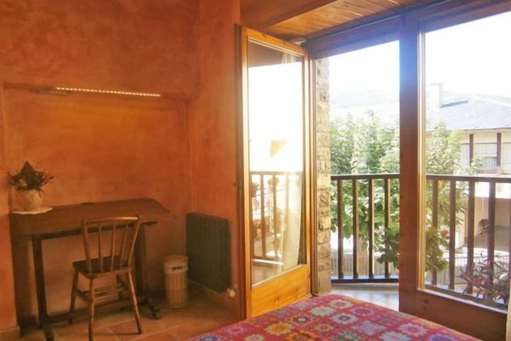 Room 4 of 65