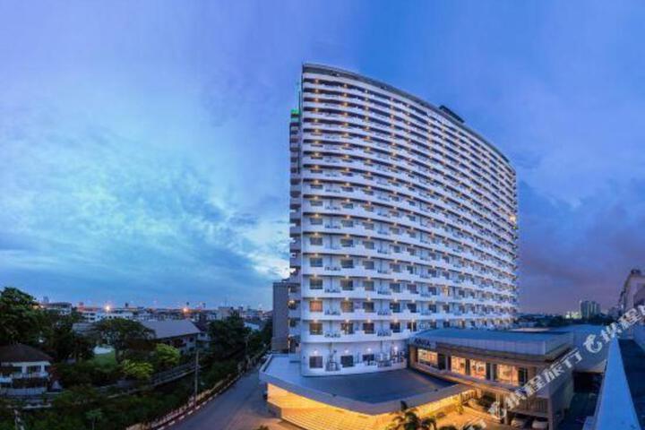 Avana Hotel and Convention Centre