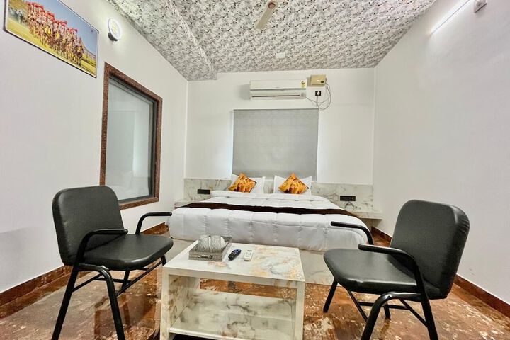 Room 3 of 7