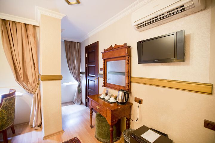 Room 46 of 77