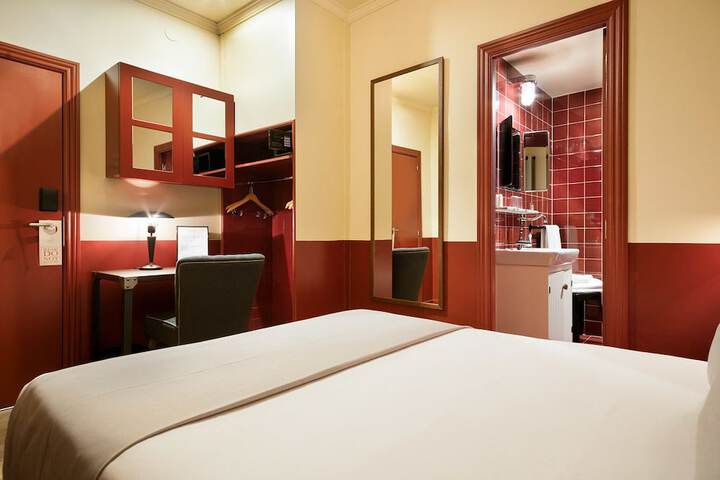 Room 18 of 44