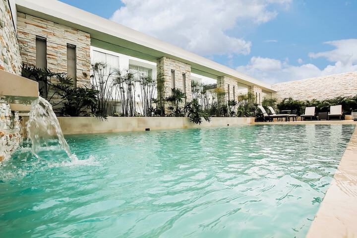 Hotel with Pool