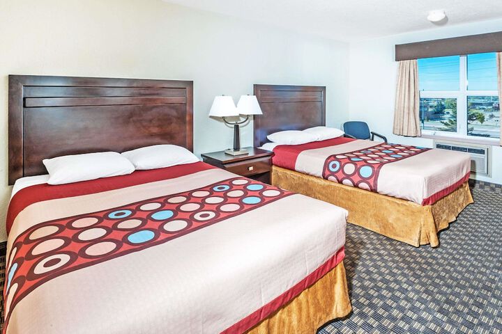 Room 5 of 18