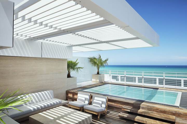 Rooftop pool
