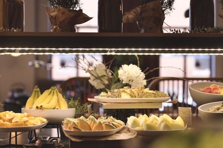 Dining 73 of 100