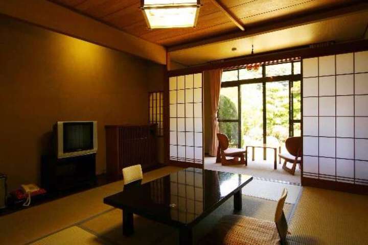 Room 4 of 65