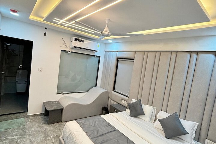 Room 2 of 26