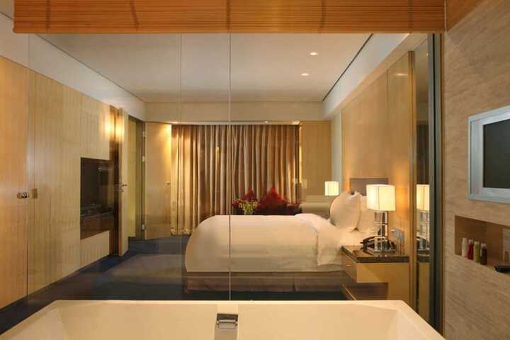 Room 9 of 120