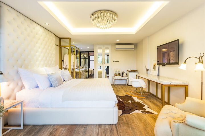 Room 4 of 42