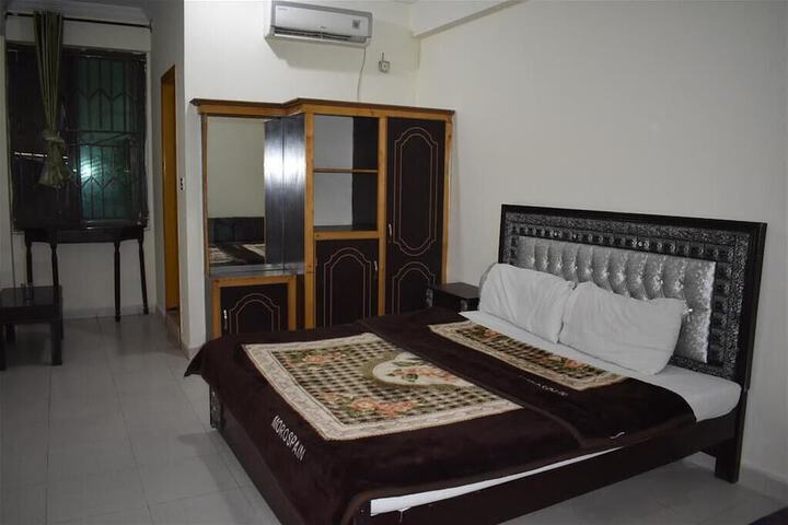 Room 2 of 8