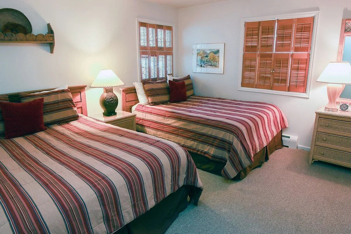 Room 2 of 9