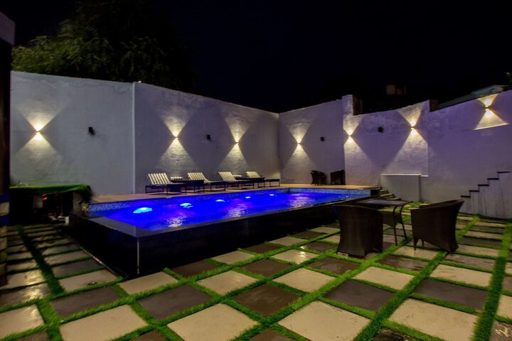 Pool 42 of 76