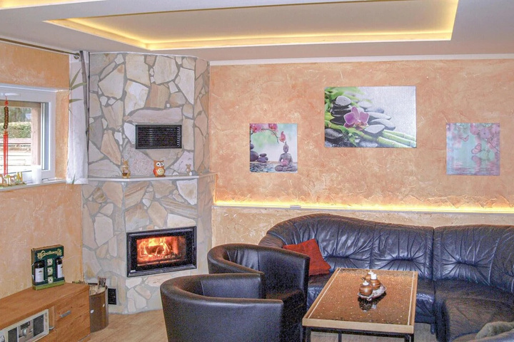 4 Bedroom Gorgeous Home in Berlin
