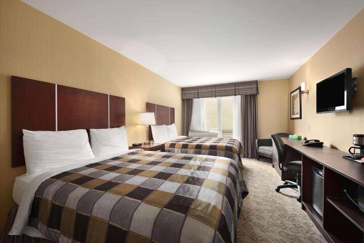 1 Queen Bed (4 of 8)