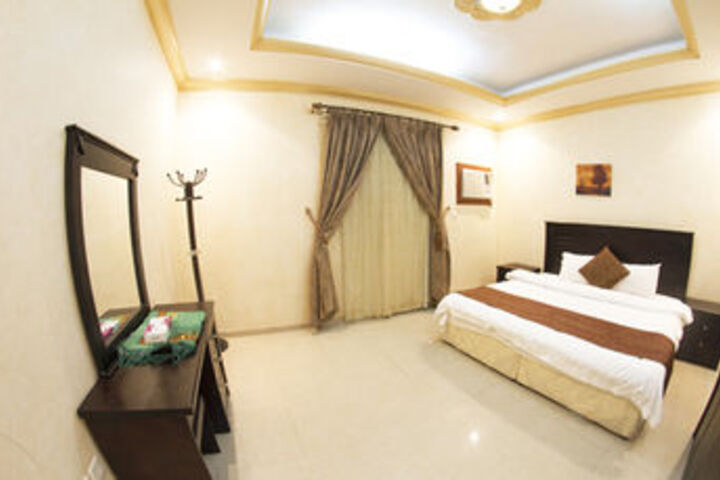 Room 7 of 14