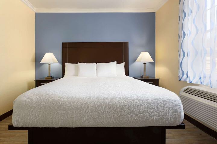 1 King Bed (10 of 20)