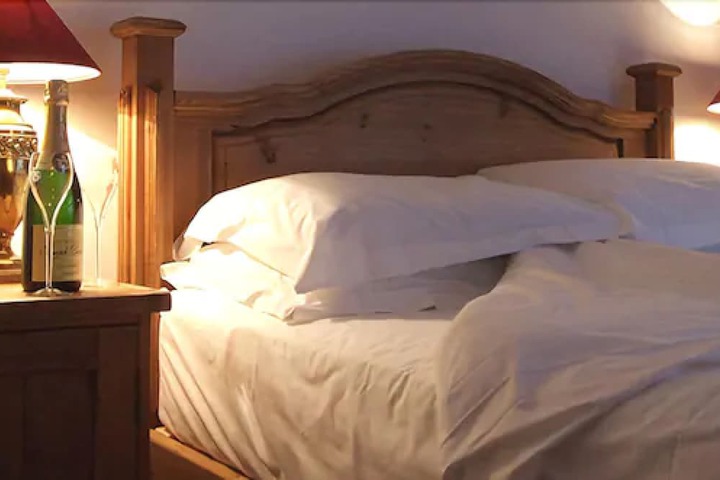 Room 4 of 32
