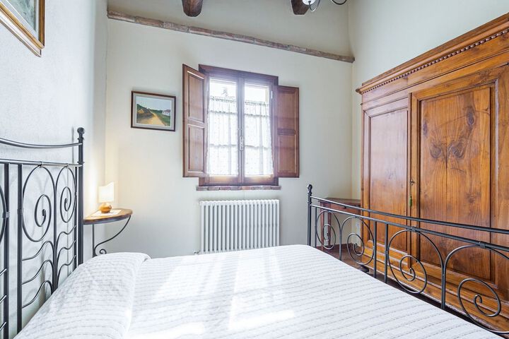 Room 2 of 35