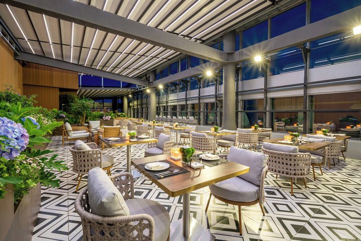 Hotel Exterior 97 of 98
