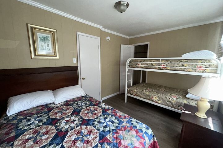 Room 17 of 138