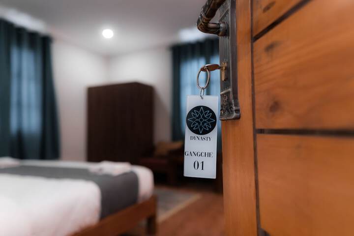 Room 14 of 38