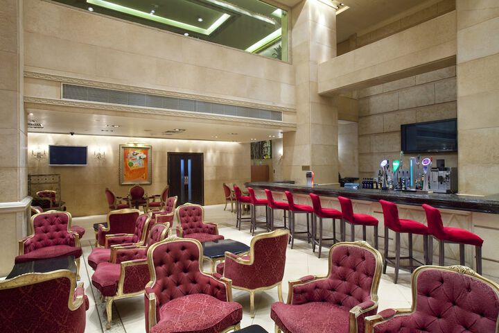 Lounge 75 of 85