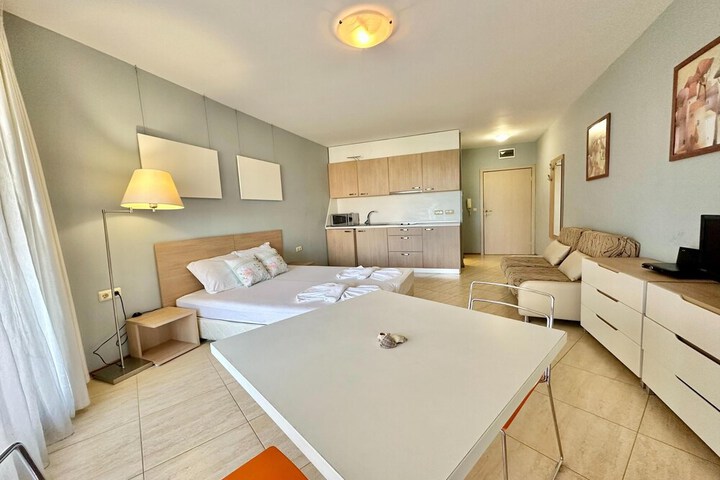 Room 53 of 151