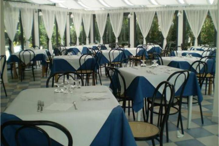 Dining 46 of 84