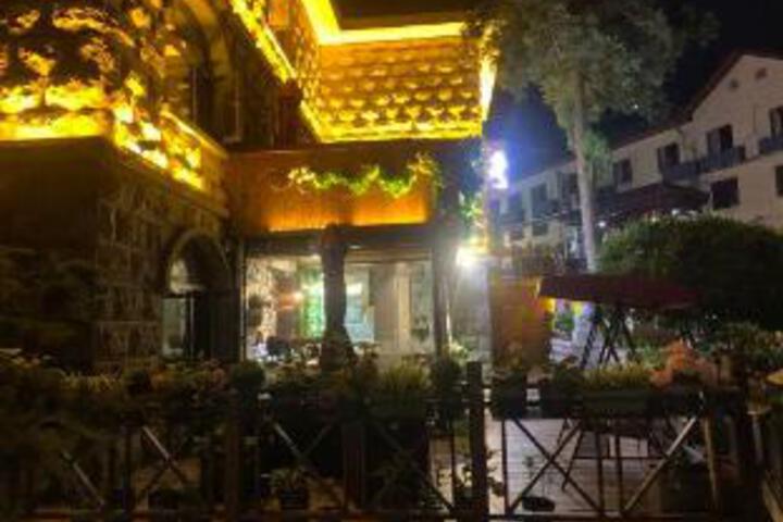 Huali Bieyuan Boutique Hotel
