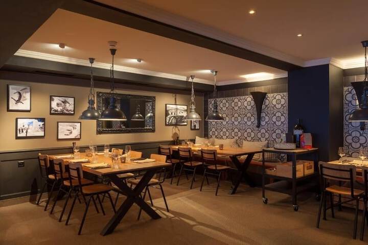 Dining 2 of 4