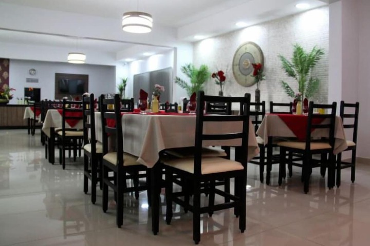 Dining 7 of 11