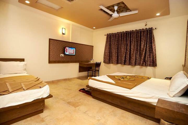 Room 6 of 7