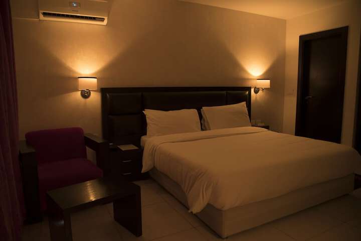 Room 4 of 30