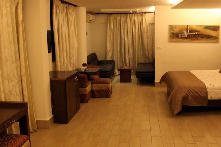 Room 5 of 119