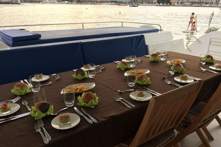 Dining 30 of 46