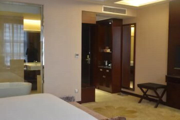 Room 8 of 8