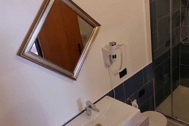 Room 25 of 49