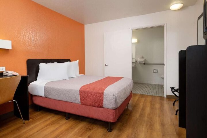 Room 3 of 12