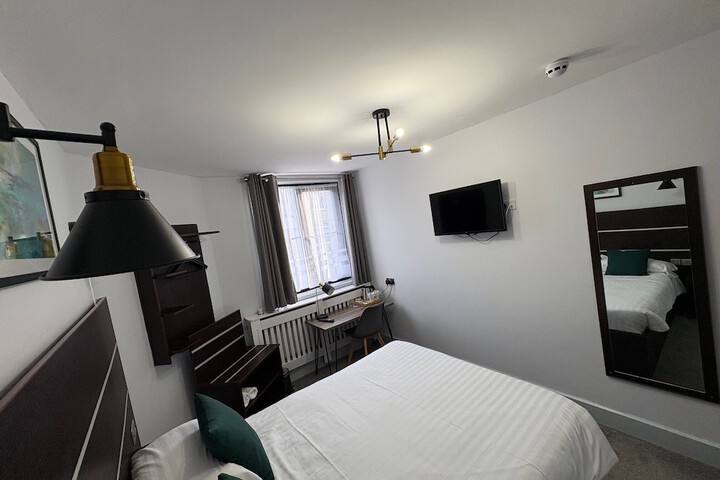 Room 26 of 86