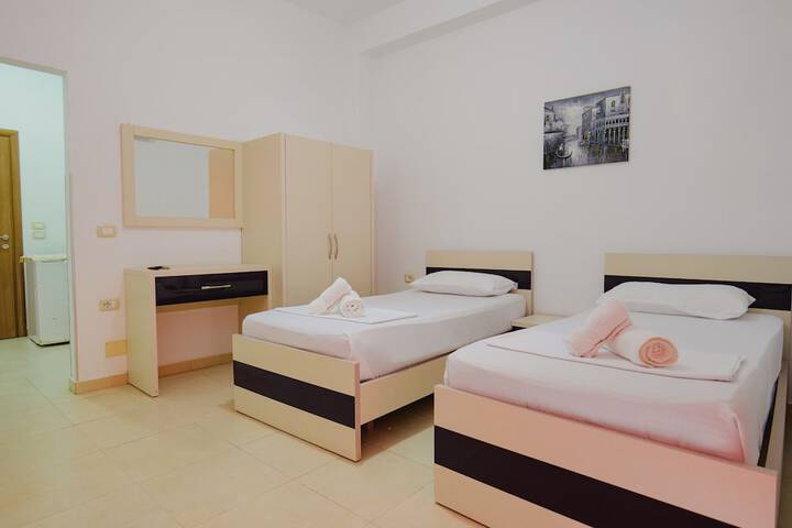 Room 10 of 111