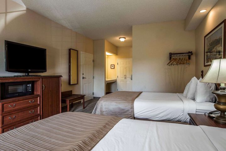 2 Double Beds (7 of 10)