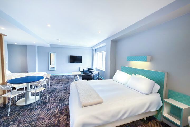 Room 36 of 80