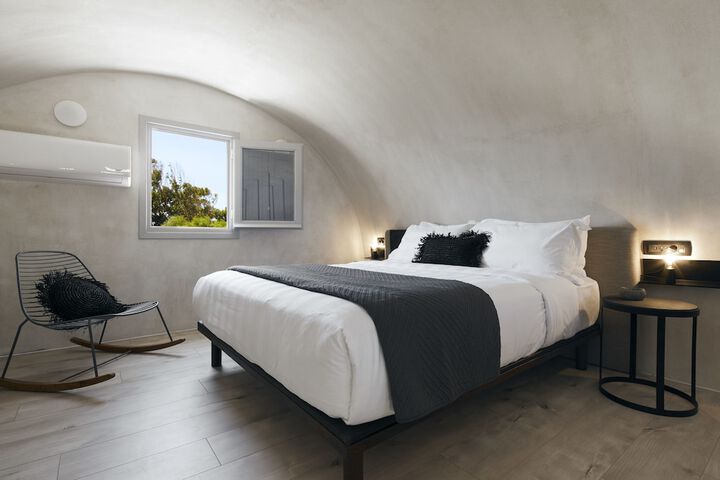 Room 13 of 200