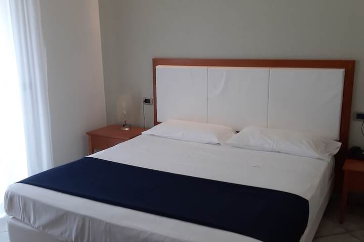 Room 9 of 94