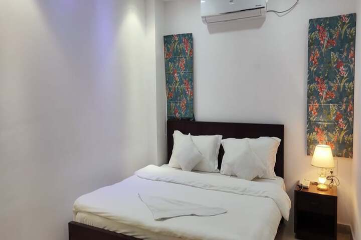 Room 2 of 5