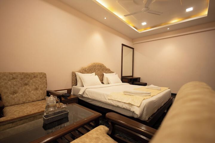 Room 8 of 37