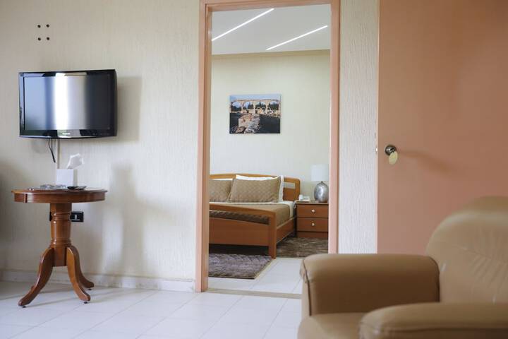 Room 15 of 83