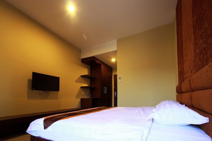 Room 6 of 15